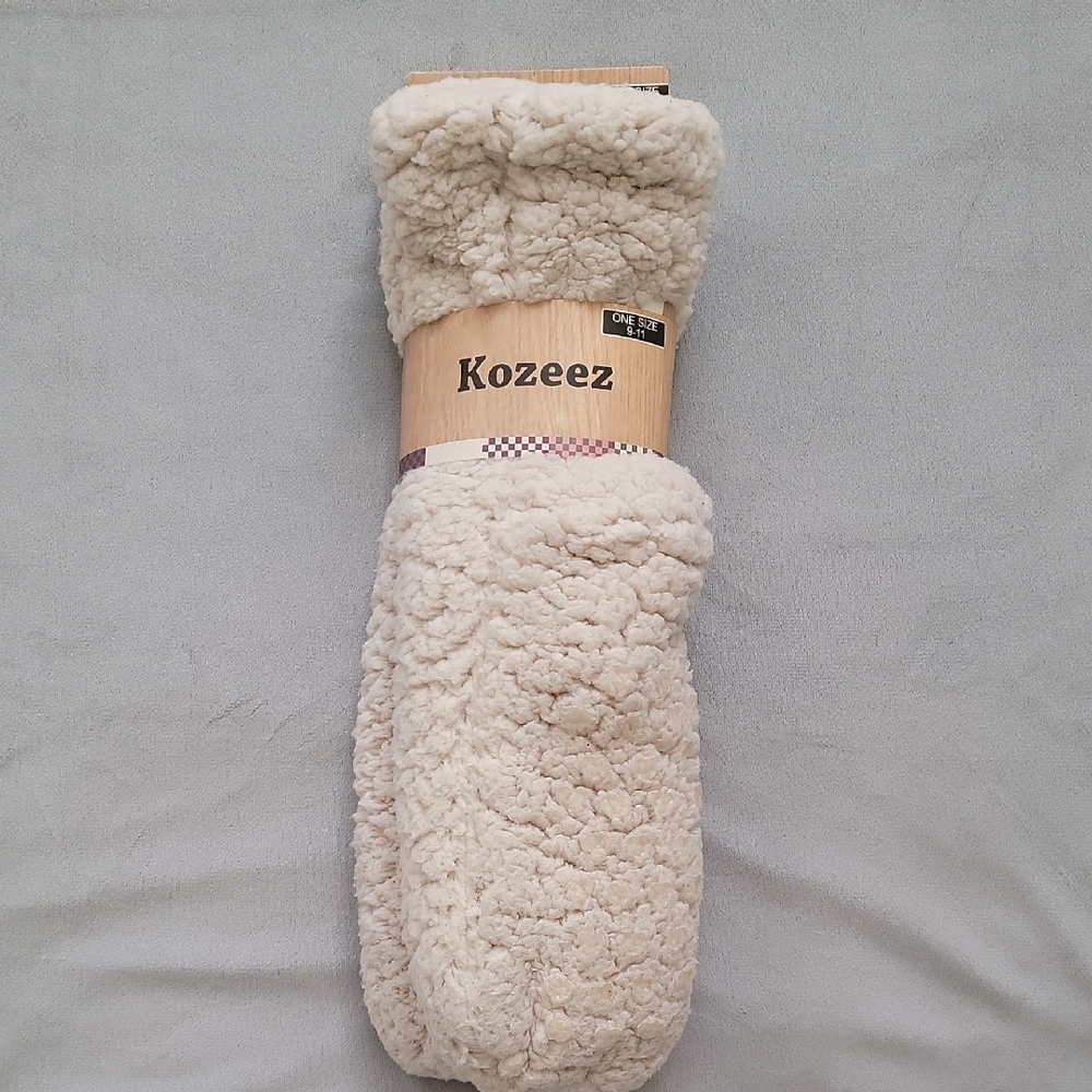 Kozeez Cream Fleece Socks, Size 9-11